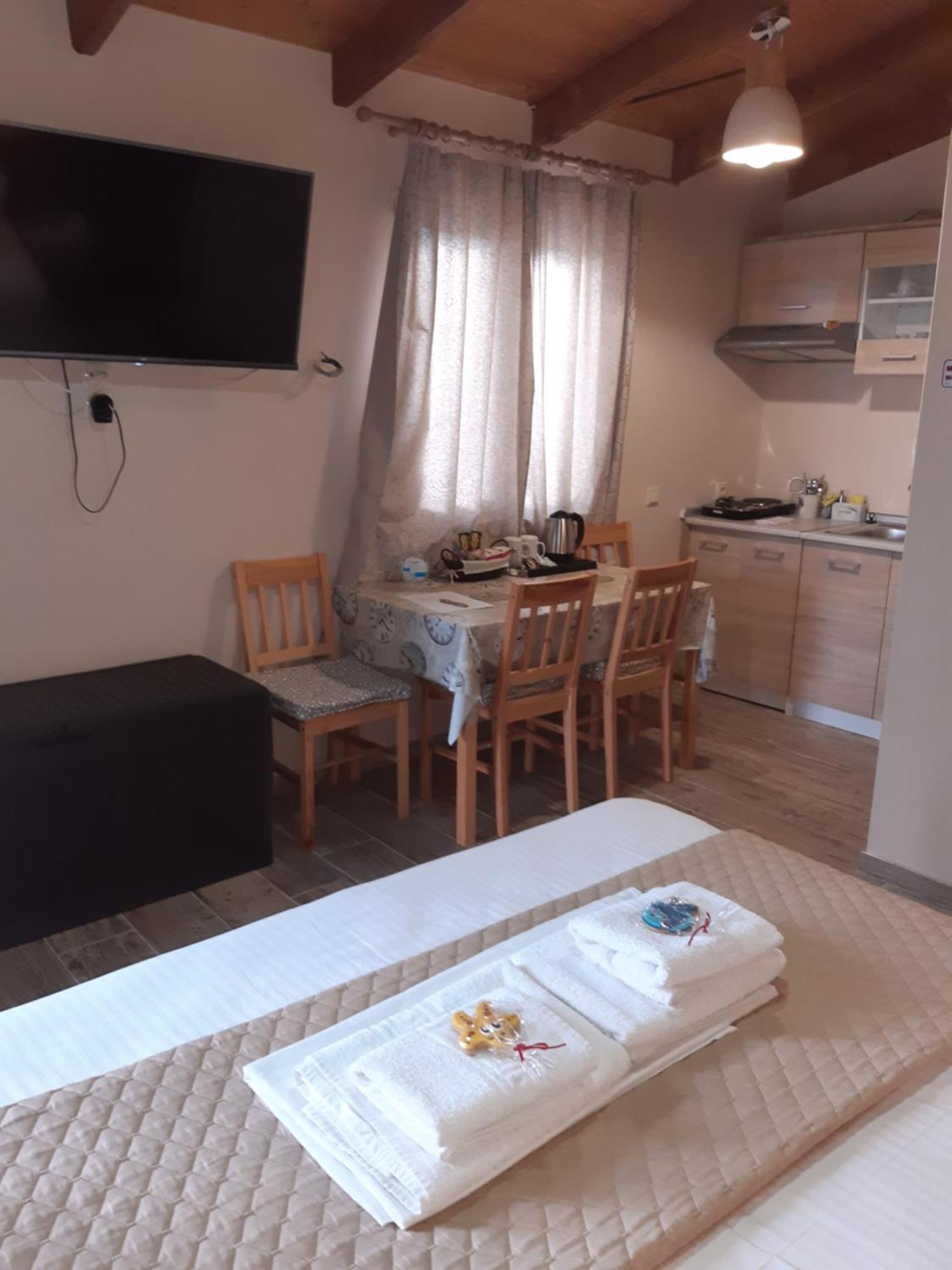 Room Near The Airport Pikérmion Quarto foto